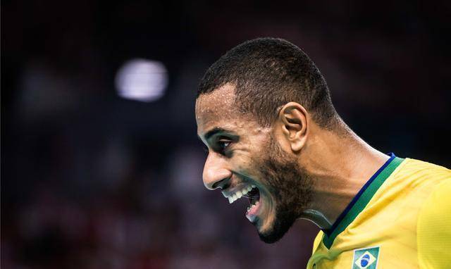 男排世锦赛半决赛波兰32巴西技术统计,卢卡莱利伤势影响很大_盖帽_雷