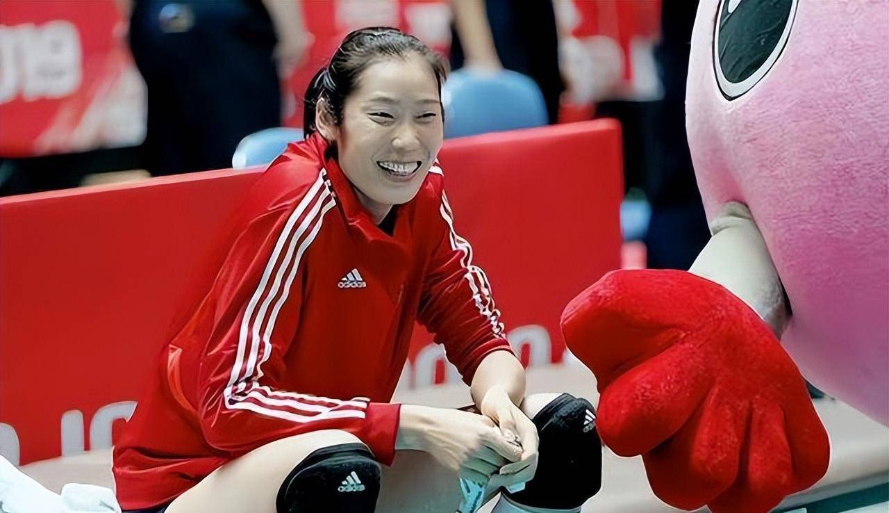 作为意甲球队斯坎迪奇的门面,朱婷的年薪达到了100万欧元