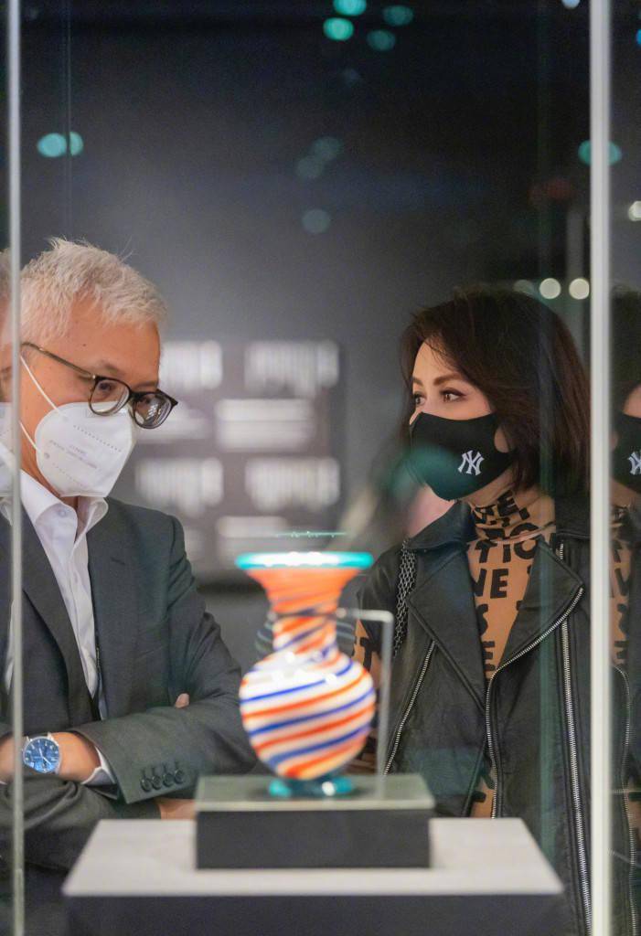 皮衣马甲内搭豹纹展女王范_刘嘉玲_故宫_皮衣