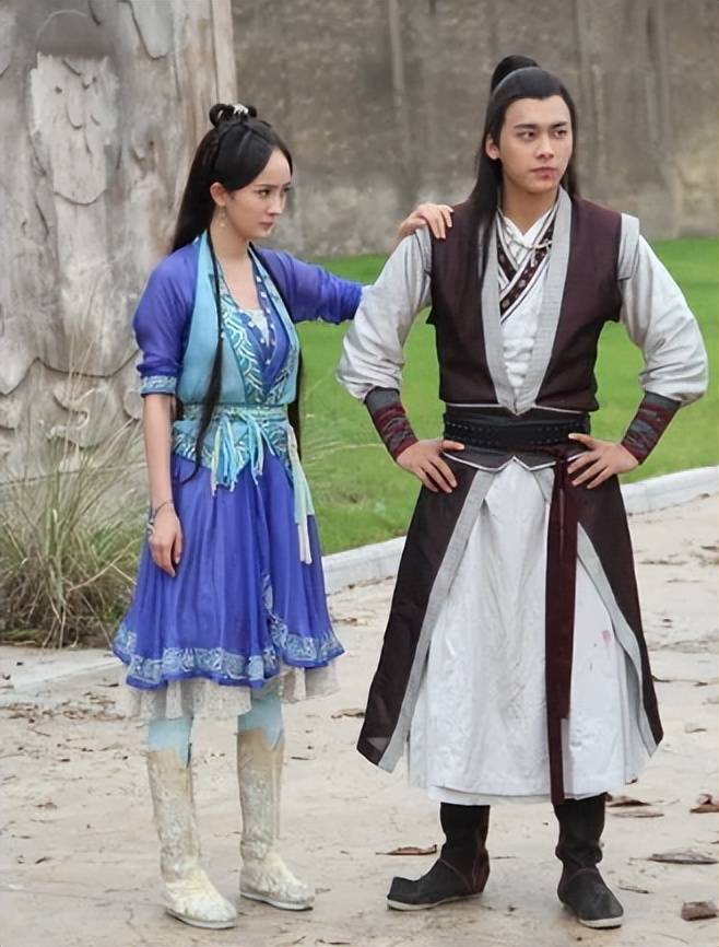 这部剧汇聚了杨幂,李易峰,钟欣潼(阿娇),乔振宇,马天宇,陈伟霆等一众