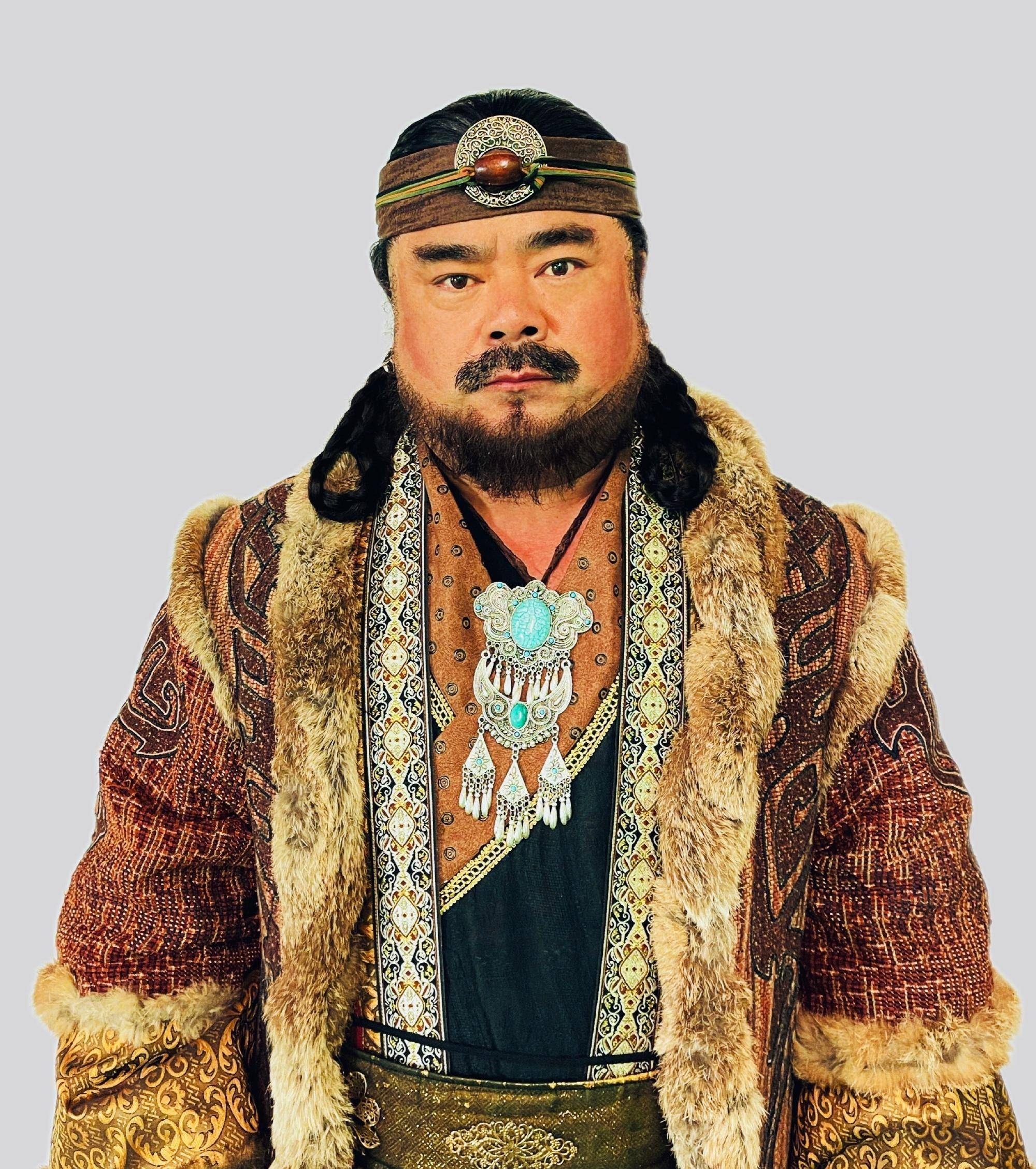 在张一山的版本《鹿鼎记》中,他饰演的是建宁公主的亲生父亲瘦头陀