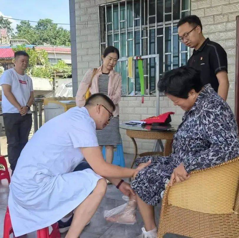【美丽乡村】健康帮扶!送医上门暖人心_驻村_残疾_六盘水市