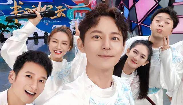 何炅入围金鹰奖男配角,却落选主持人评选,网友:芒果你还有心吗_汪涵