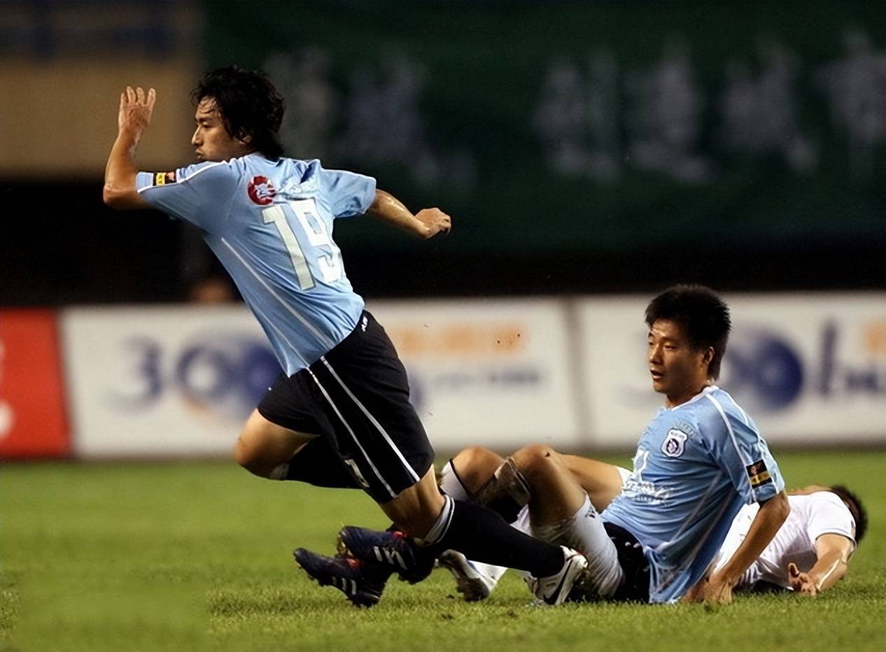 12年前今天娇妻助阵安贞焕绝杀,中超大连实德2-1力克绿城,出场12人今