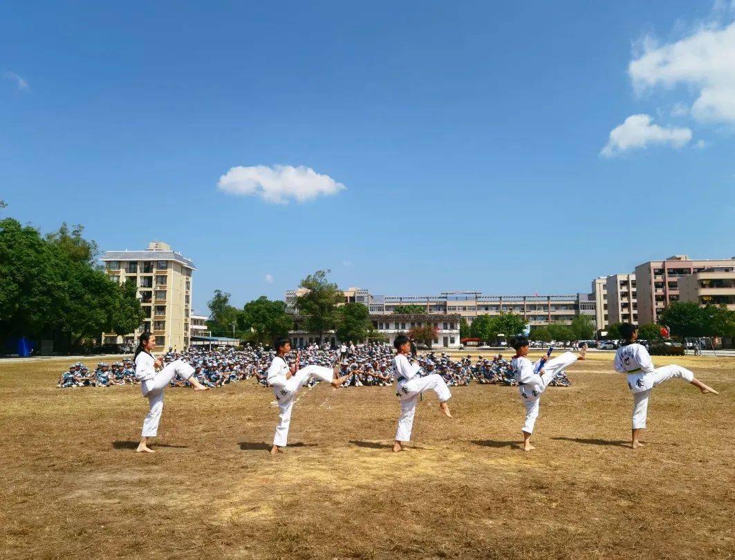 强国复兴有我丨蒙山县西河中学少年军校举办军训汇报展演活动