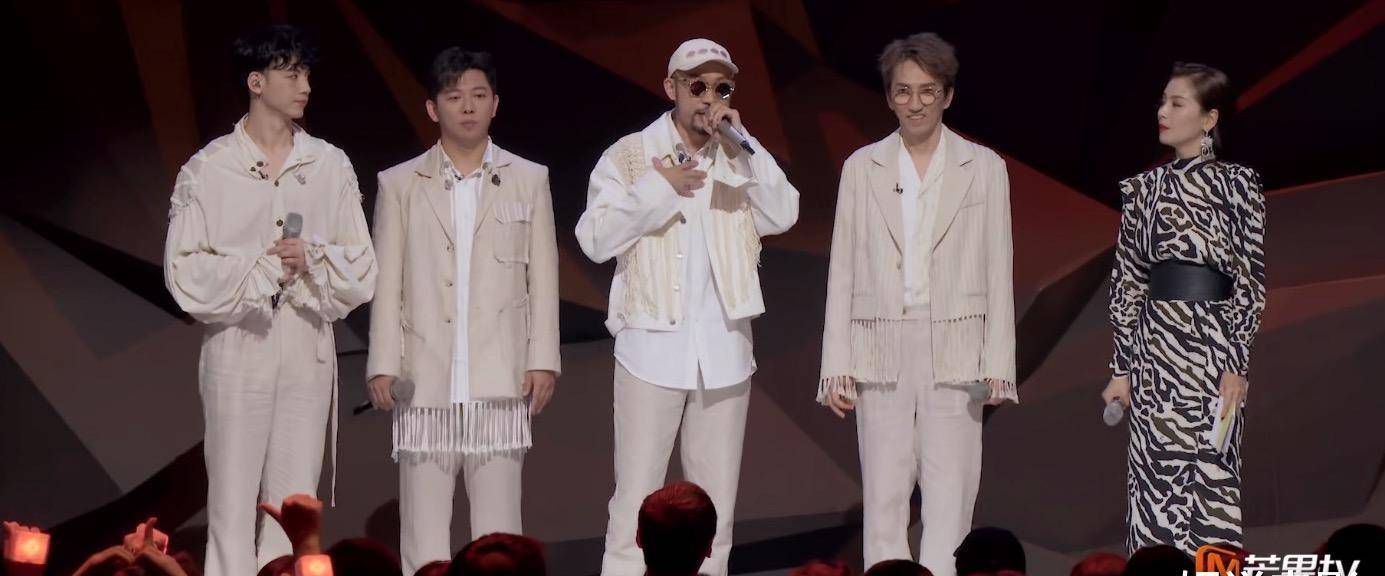 黄贯中和张淇教刘迦弹吉他,和杨洋并称军艺双子的刘迦,为人低调_节目