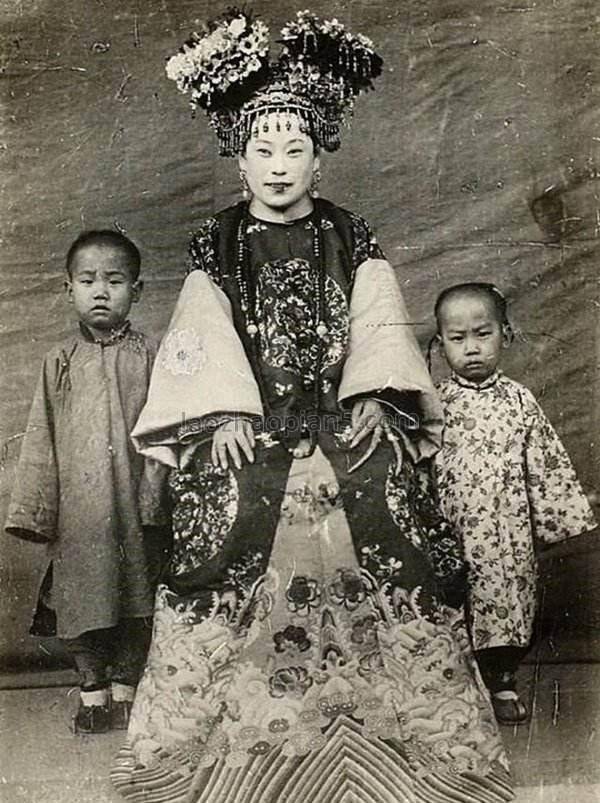 清朝的妃子都是千挑万选出来的,为何留下来的照片,个个都很丑?