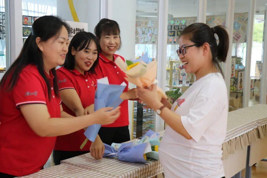 初心依舊熱 芳華正此濃——黃陵縣新區幼兒園_職業_師者_工作日