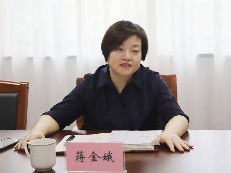 今天下午,萧山区人大常委会党组副书记,副主任蒋金娥一行,来到新街