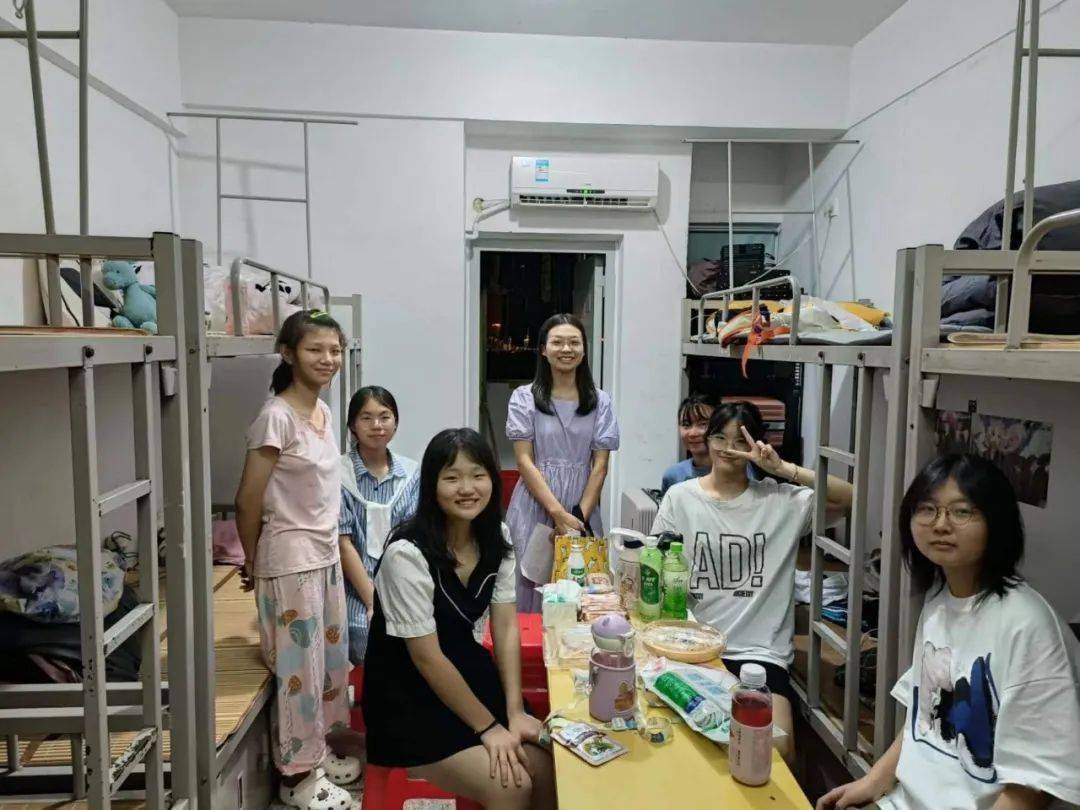 【走访宿舍】走访新生宿舍 传递温情关怀 ——漳州一职校组织2022级