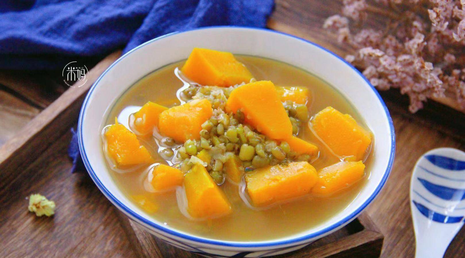 三伏天,多给家人煮这汤,清热消暑又健脾养胃,成本才3块钱_绿豆南瓜汤