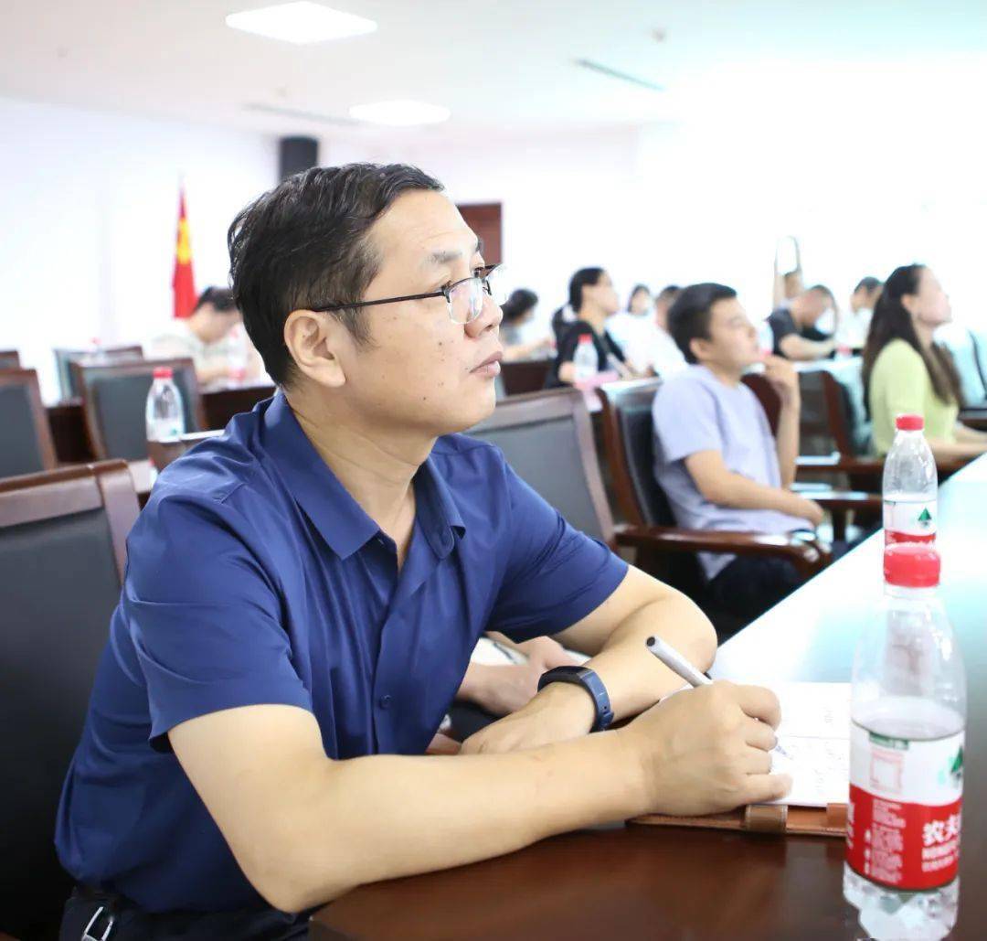 青岛市国企产业转型及境外债专题培训成功举办