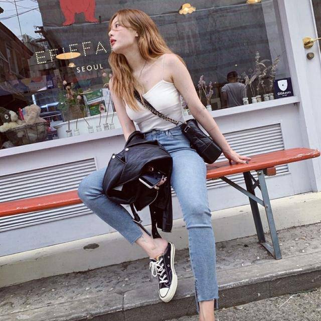 夏日帅气清爽风,快来看看泫雅私服穿搭!