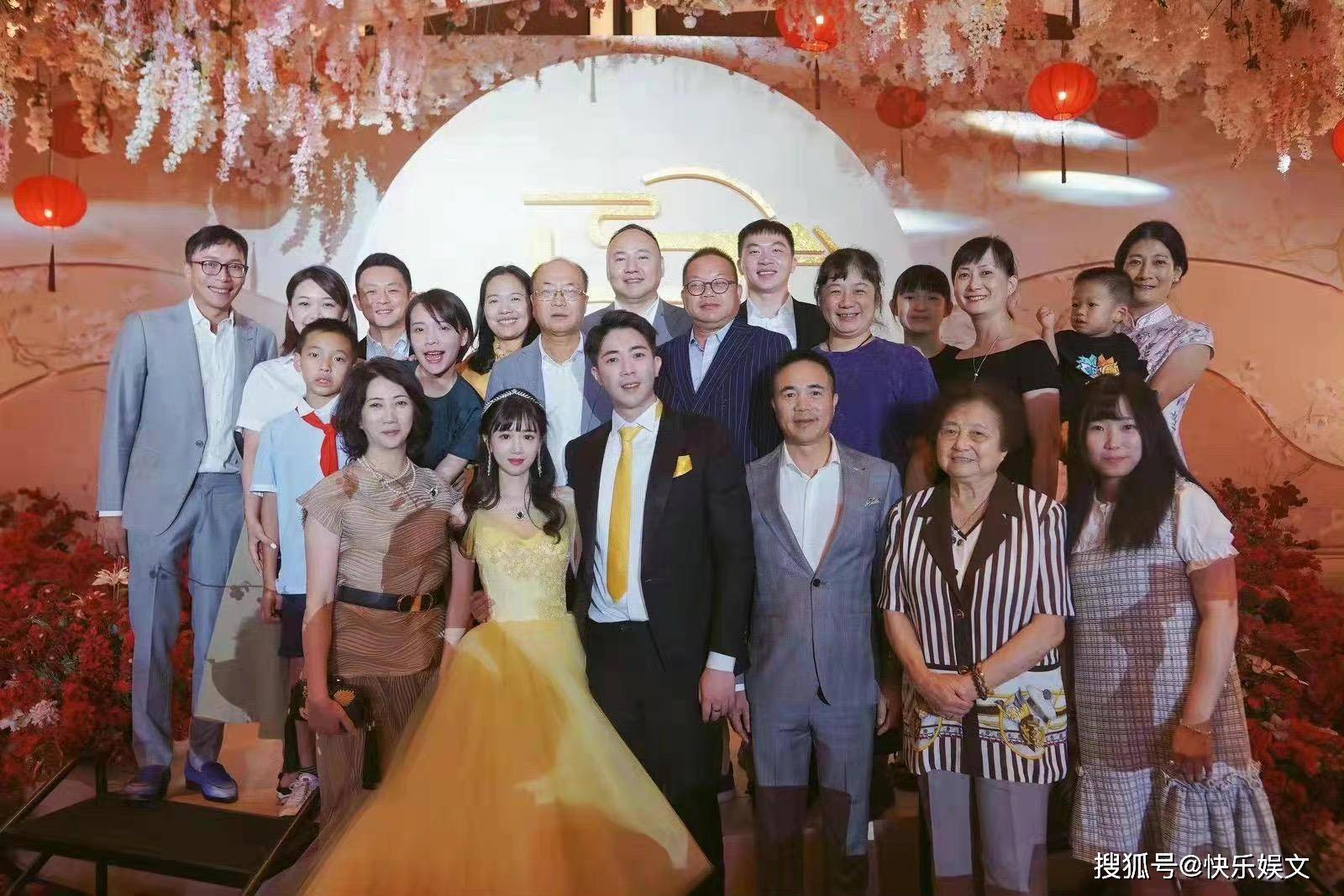 特步公主与七匹狼太子订婚!郎才女貌相当般配,豪门联姻或有真爱_丁佳敏_周力_订婚宴