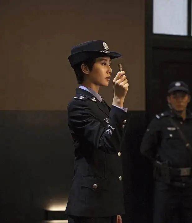 同样是"穿警服",把杨幂,王鸥放在一起,差别一目了然_王茜_刘婧_形象