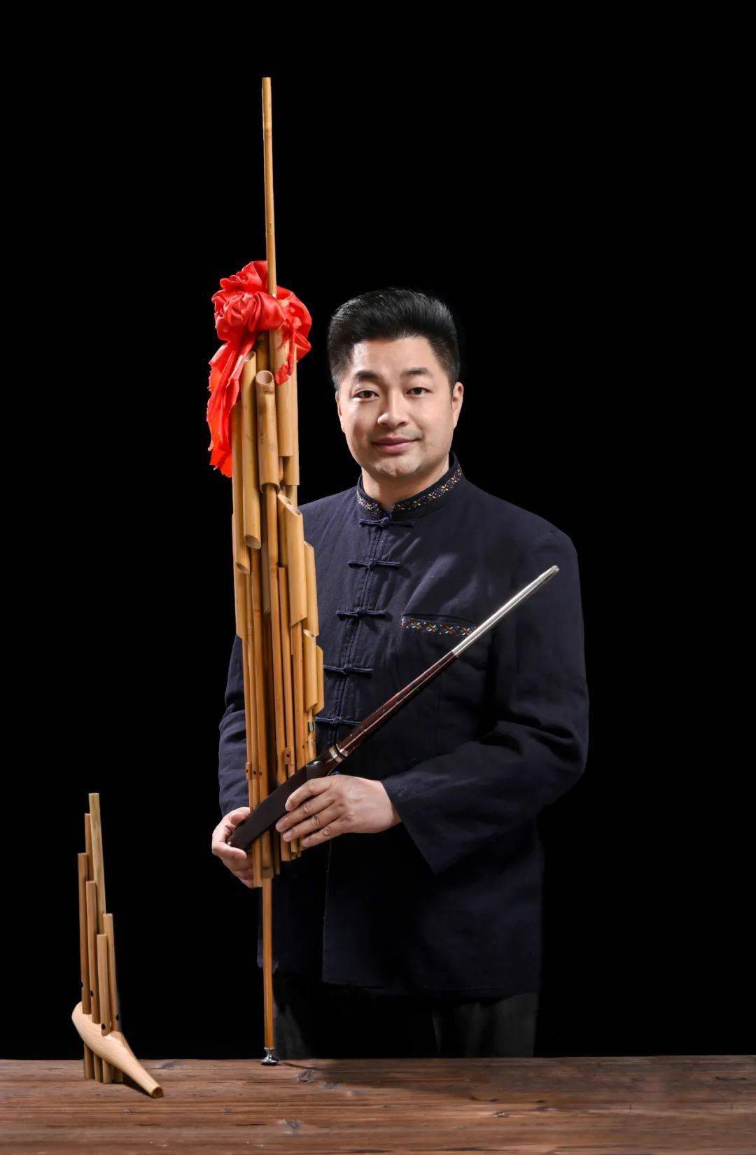 抗疫路上苗家人|杨昌杰:坚守在抗疫一线的党员教师_芦笙_疫情_贵州