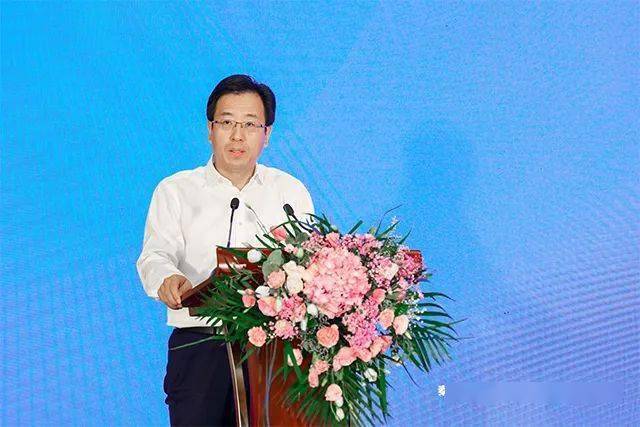 王 曦会上,秦皇岛市市委书记王曦首先代表市委,市政府向各位企业家