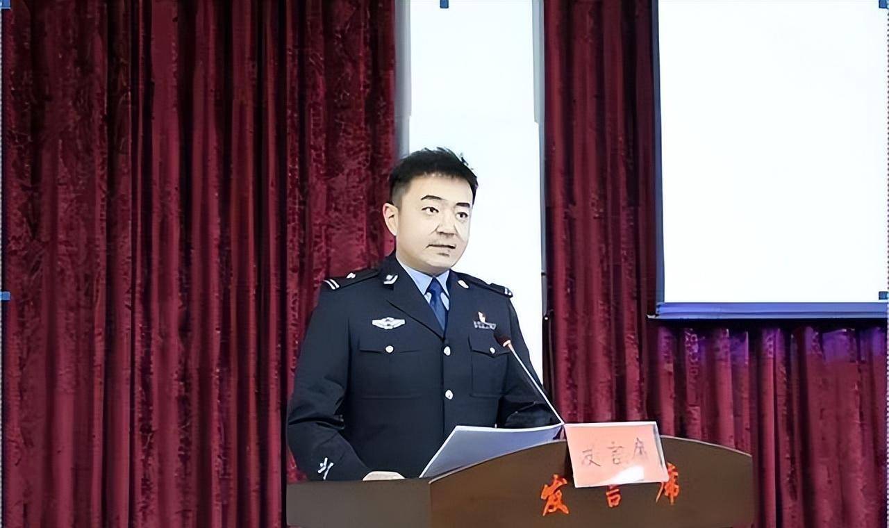 这样连续而巨大的打击,对于一个孩子而言是致命的,但卫辰尧并没有一直