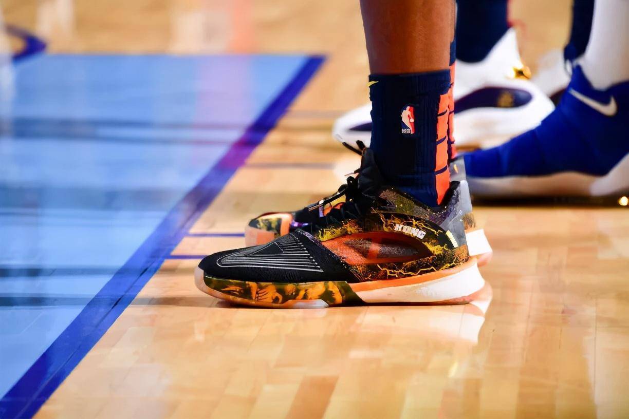 nba球员上脚:巴特勒穿驭帅1442,伦纳德2代来了_球鞋_比赛_匹克