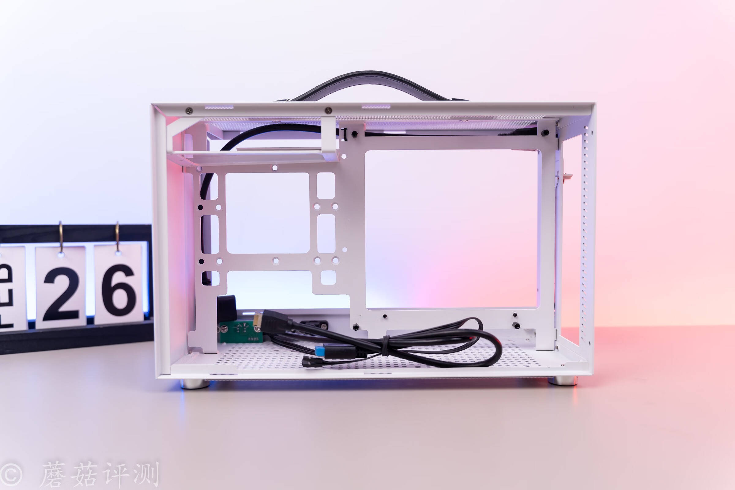 小巧精致,打造随身pc,闪鳞s300便携式itx手提机箱 评测_金属亮_电源