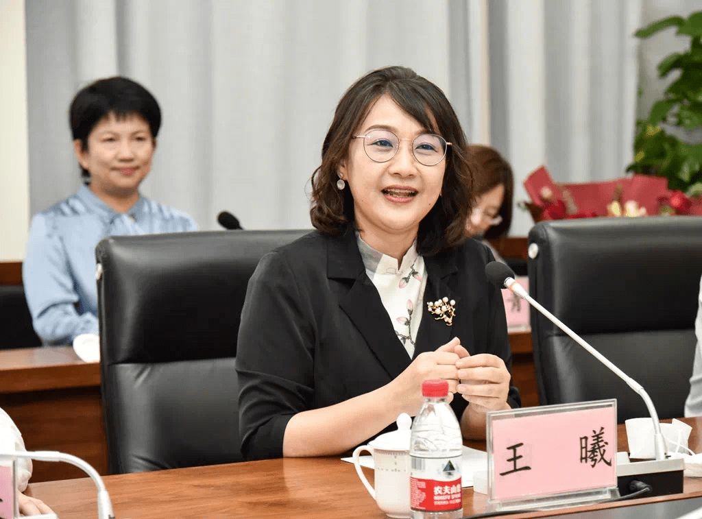 区总工会关爱教师劳模,情系教育发展_宝安区_范燕塔_精神