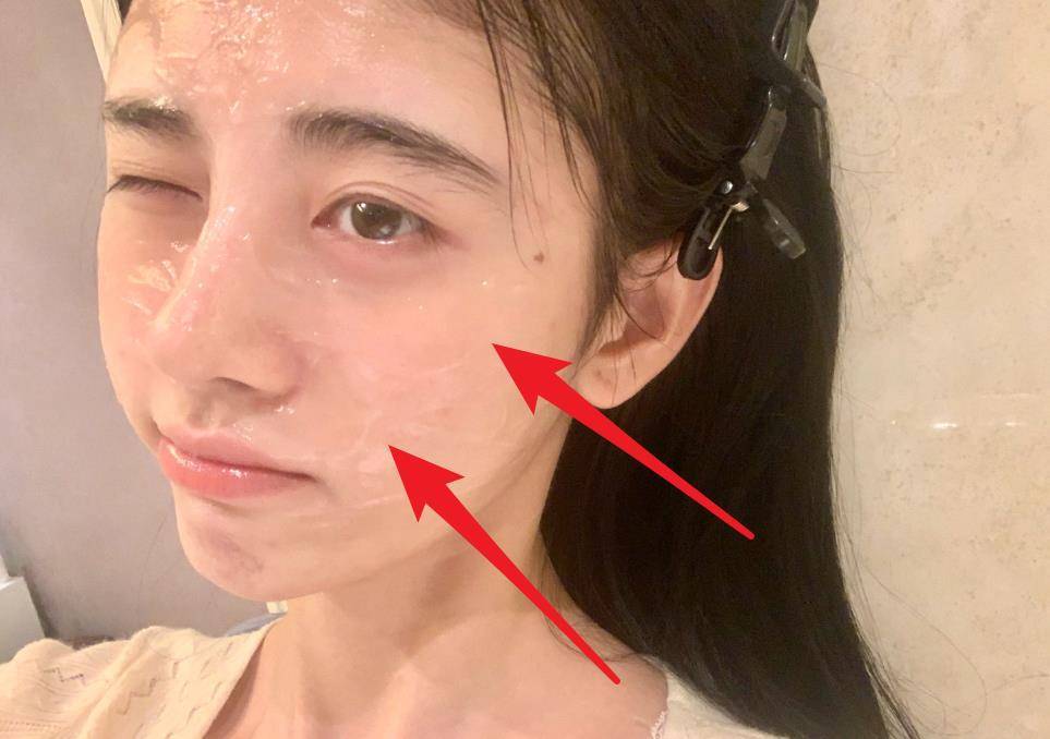 除了这些照片,小编更为在意的是鞠婧祎晒出的素颜生图,因为这些生图是