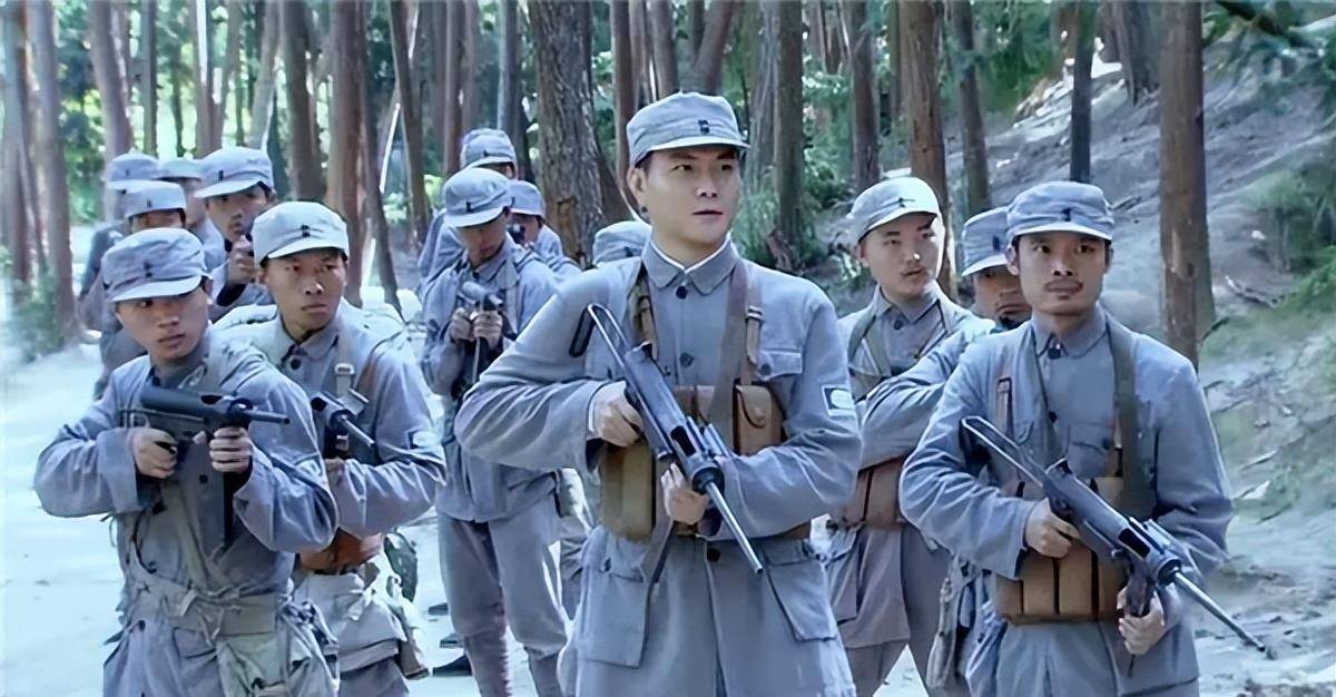 八路军帽子上的"两粒扣",有啥用处?看完就知道有多高明了!