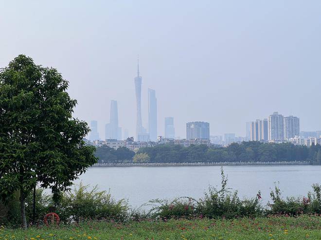 广州市中心有一个重要景区，与广州塔遥相呼应，竟然是一片人工湖