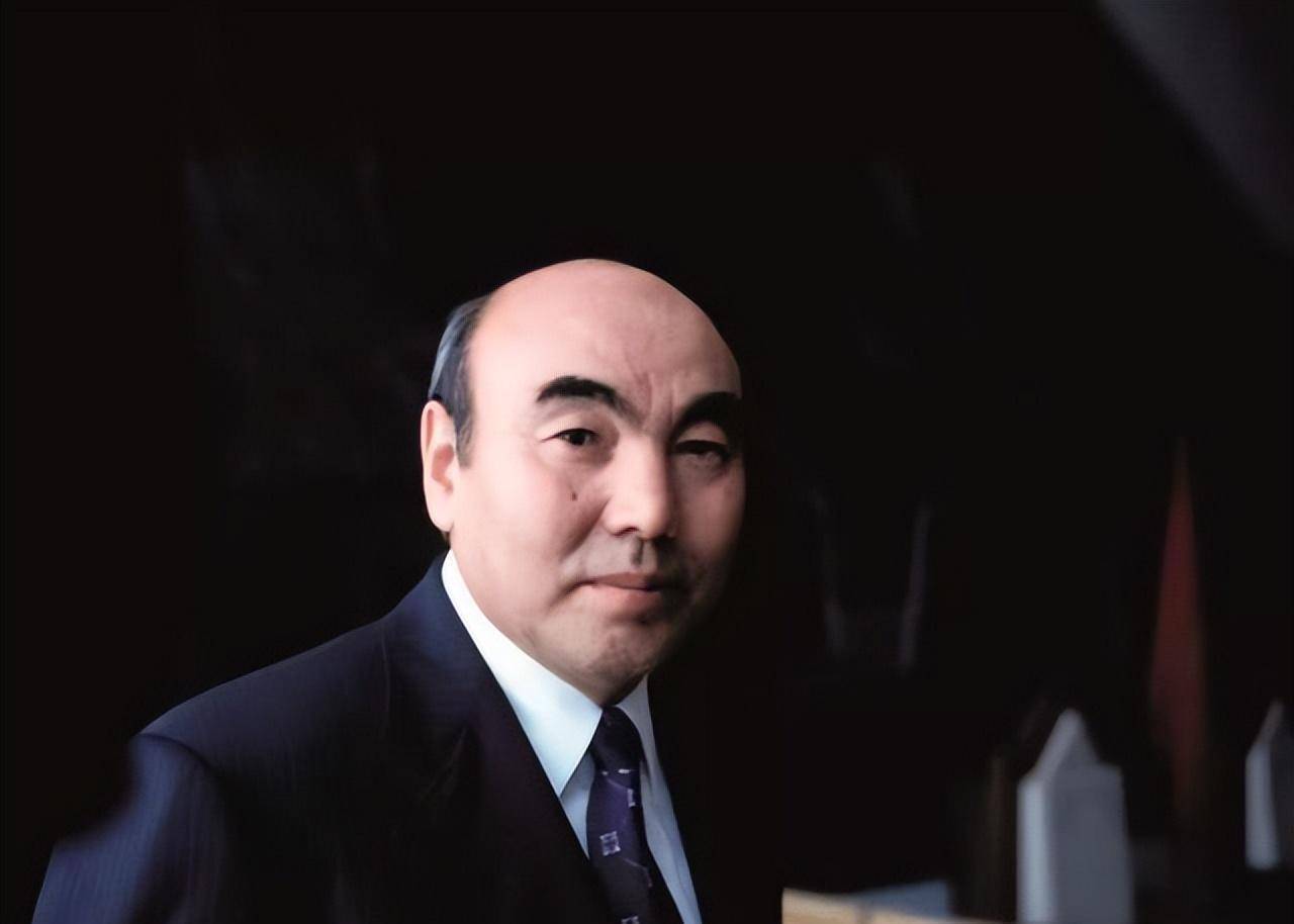 阿卡耶夫终于说出实话:美国人把我赶走,至今后悔不已_萨达姆·侯赛因