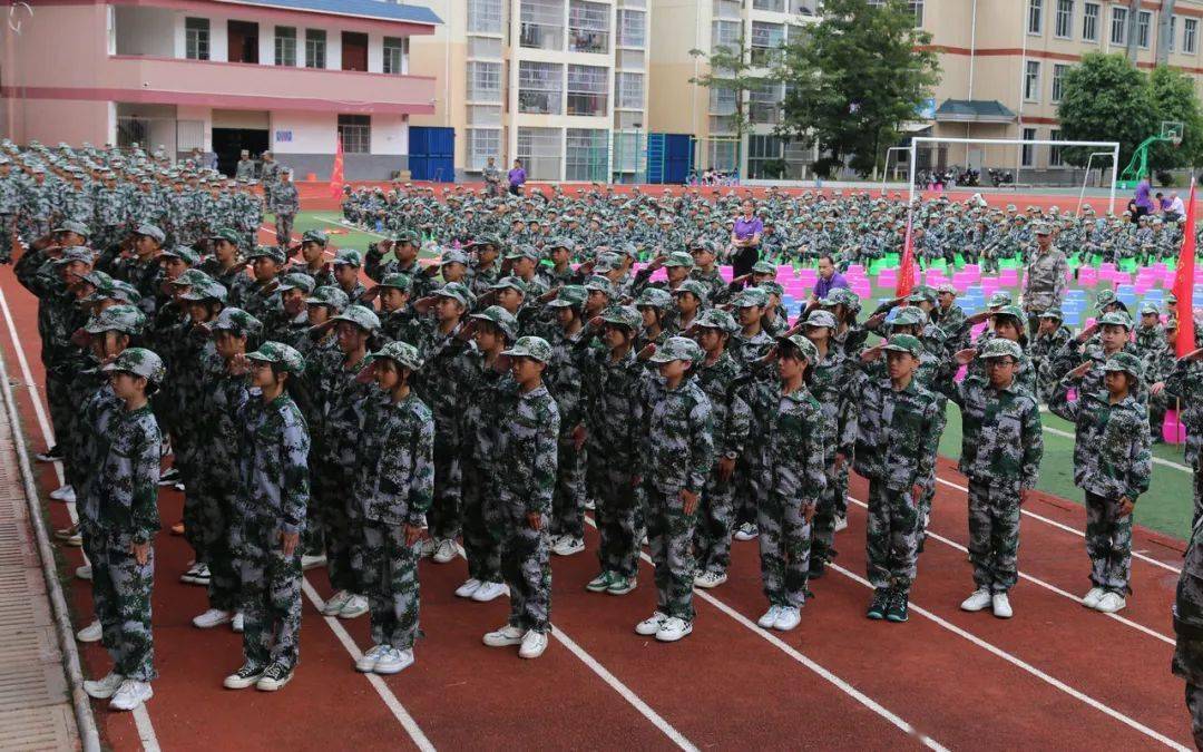 文秀学校德保三中2022年新生国防教育与素质拓展实践活动_军训_黄绍年