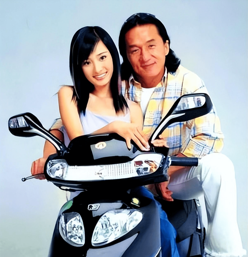 可是,没想到,拍摄结束后,成龙意外得知,摩托车厂家给杨幂的片酬只有