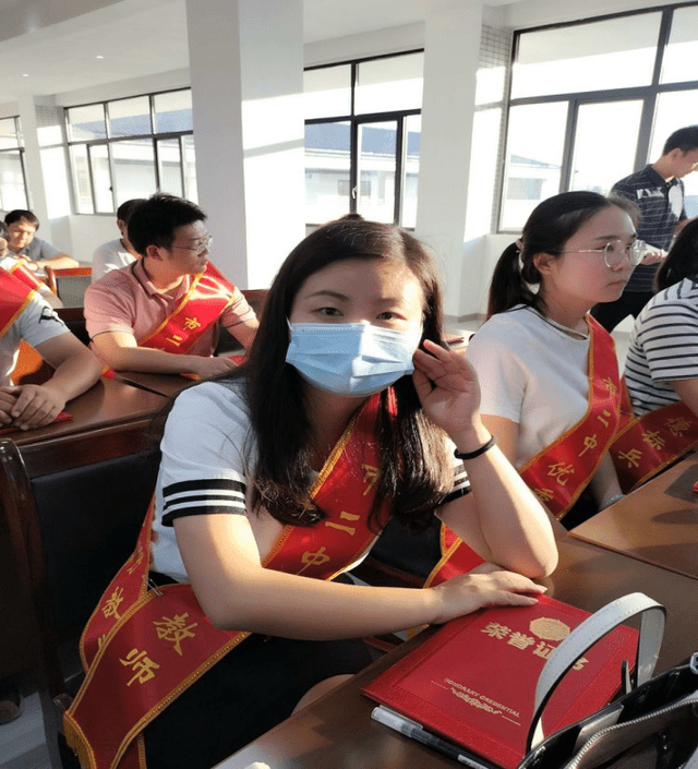 鄂州市第二中学隆重召开优秀教师表彰暨师德师风建设大会_工作_获得者