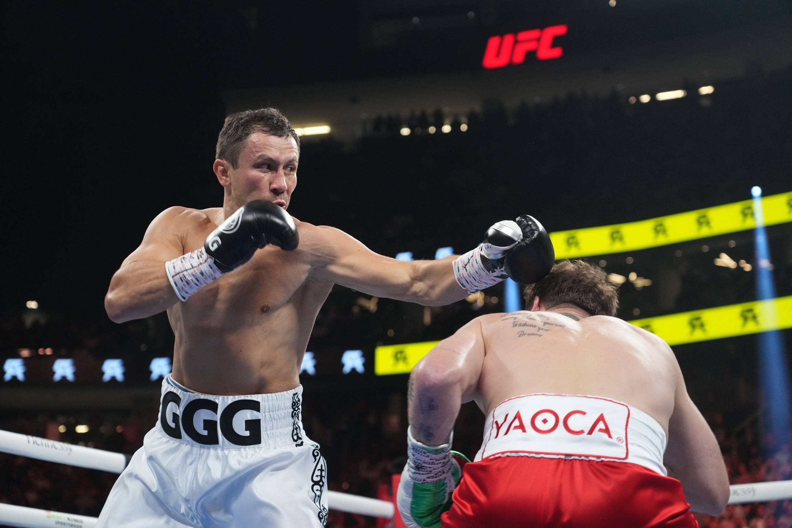 四年期待,比赛却成鸡肋,阿尔瓦雷兹和戈洛夫金都没了心气_回合_双方