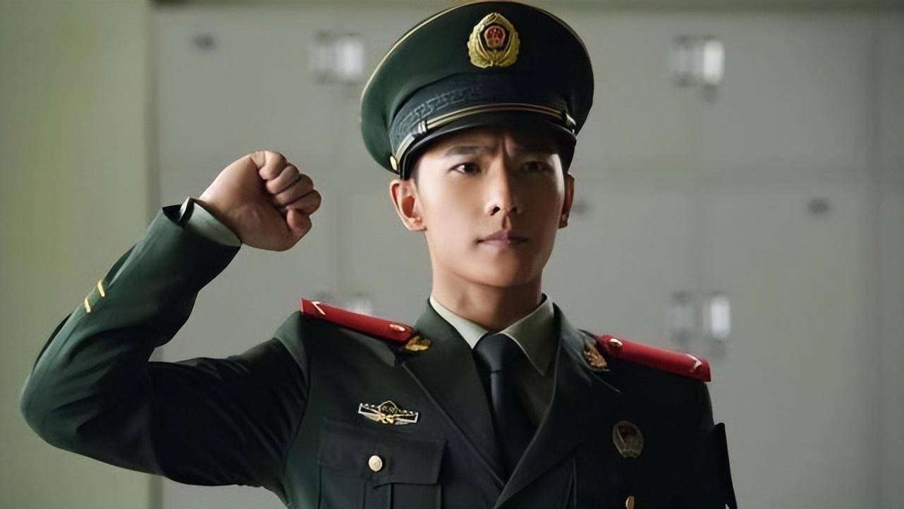 最帅男星军装照,是杨洋还是白敬亭?网友问到:肖战去哪了?