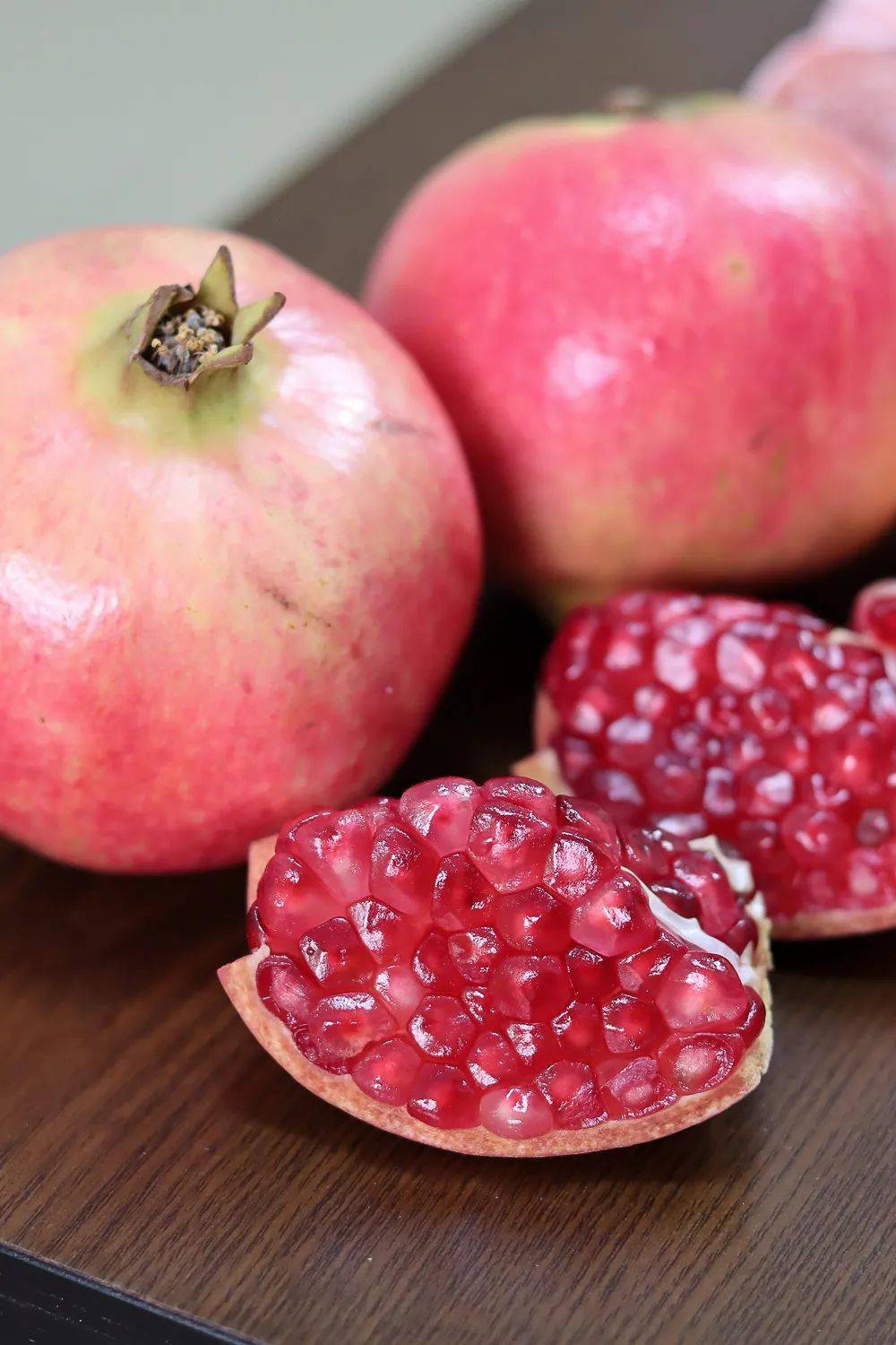 入秋后的神仙水果,水灵灵甜滋滋,一款比一款好吃~_西梅_石榴_果肉