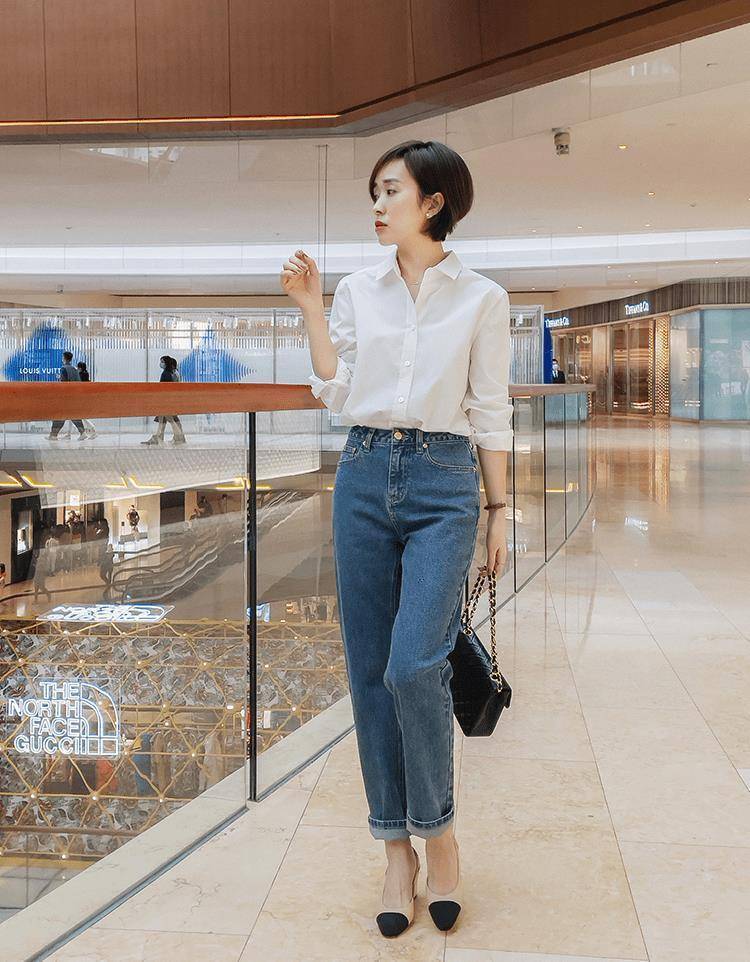 周韵是真正有品位有气质的女人,连基础款白衬衫,都穿出了国际范_造型