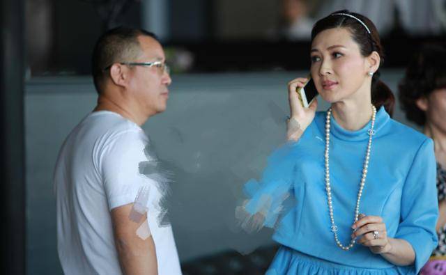 2014年,童蕾在电视剧《半路父子》的发布会上透露,自己已经结婚生女.