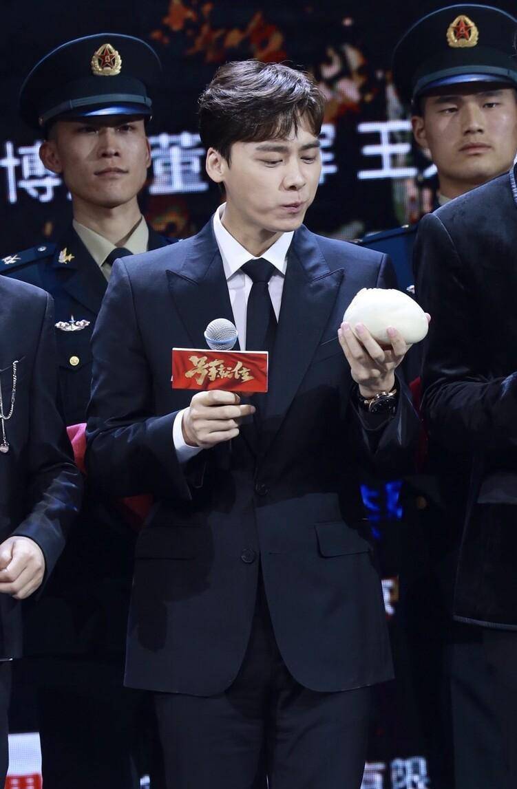 李易峰又帅又有钱为什么会走上嫖娼的路?