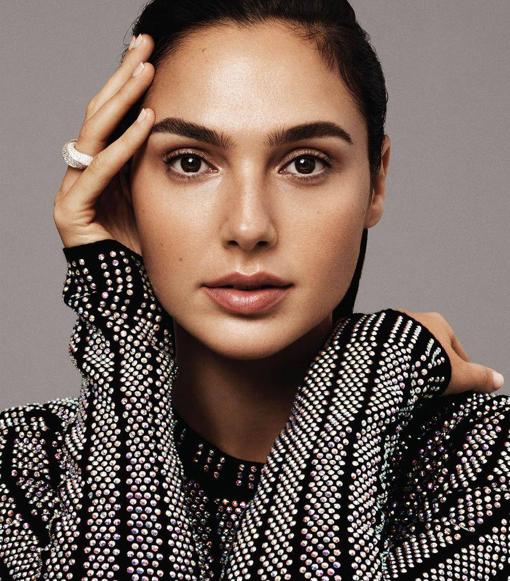 以色列女演员盖尔加朵为时尚杂志_神奇女侠_封面_母亲