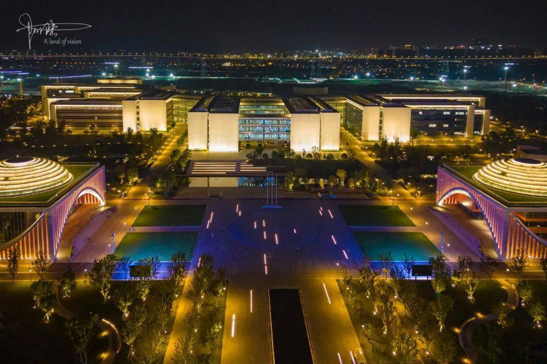 这所年轻的大学位于杭州西湖区一角,夜景尤其漂亮,前途可谓无限_合作_