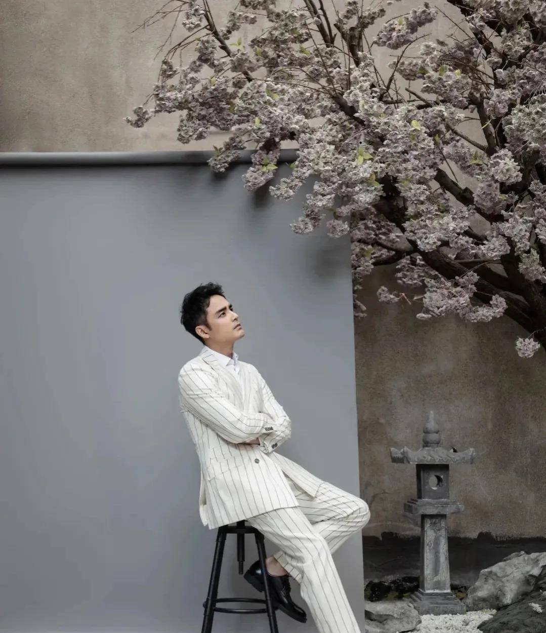 演霸道总裁专业户的明道,他的原生家庭却很困难,受尽艰辛_妈妈_哥哥