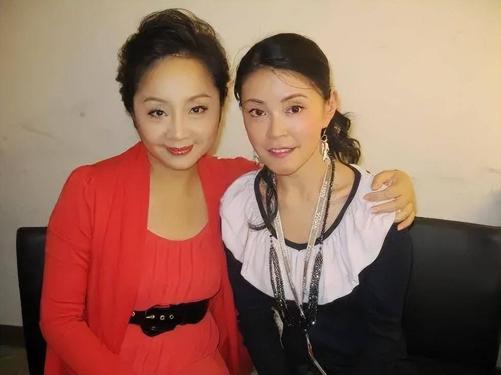 离婚13年,唐静和王新军的差距一目了然,原来一切早有预兆_话剧_父母