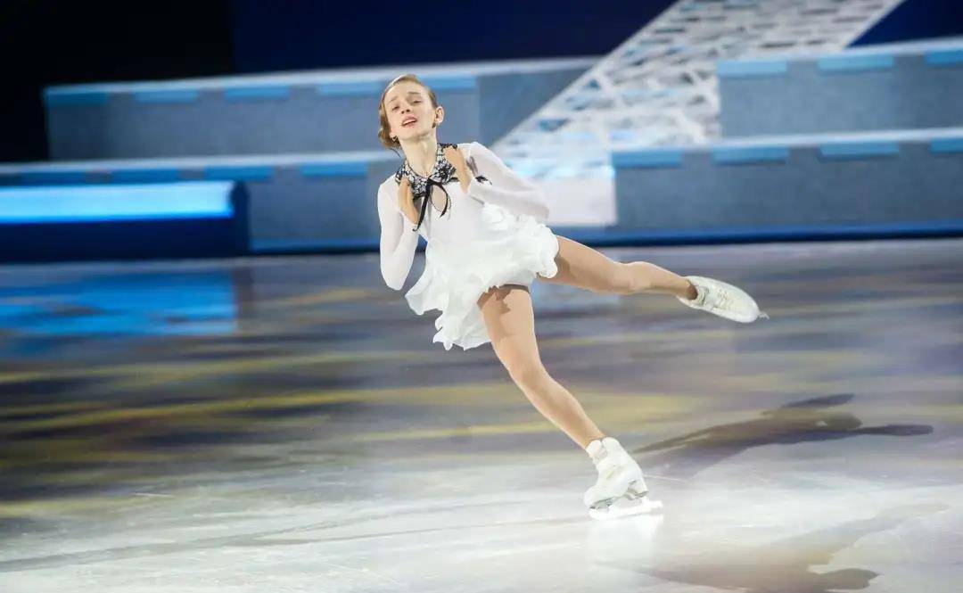 国外的女子花样滑冰更新换代很快,内部竞争激烈,愿她们都能在自己的