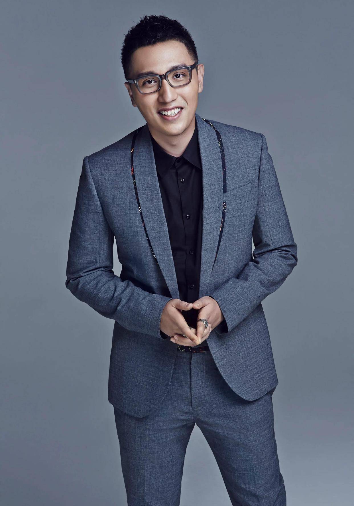 主持人华少罕见镜头引发猜疑!