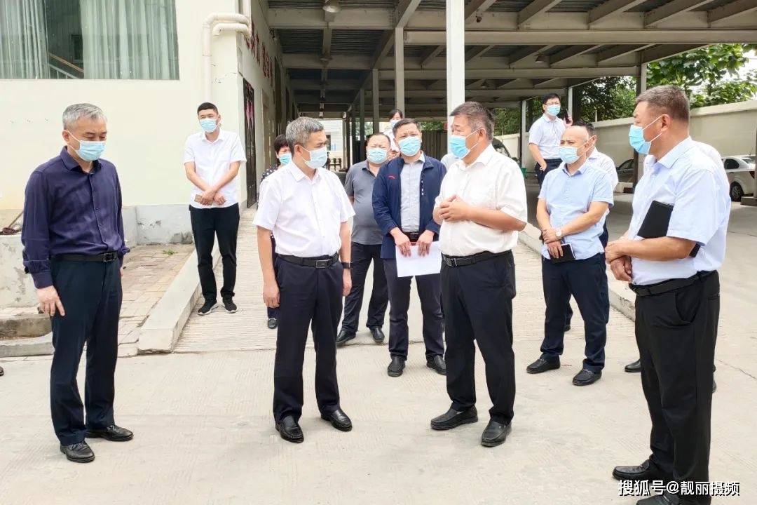 商丘市梁园区区长薛天江到河南省一顺药业现场办公