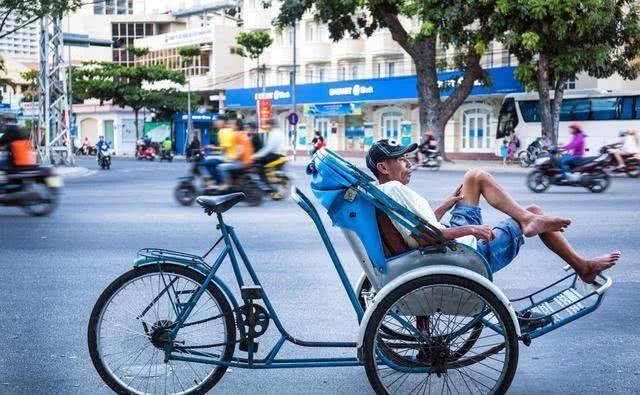 在越南有一种旅游观光车，俗称“客先死”，这样的奇葩车你敢坐么