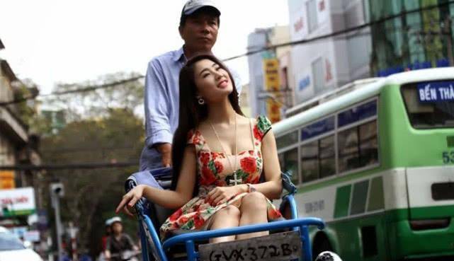 在越南有一种旅游观光车，俗称“客先死”，这样的奇葩车你敢坐么