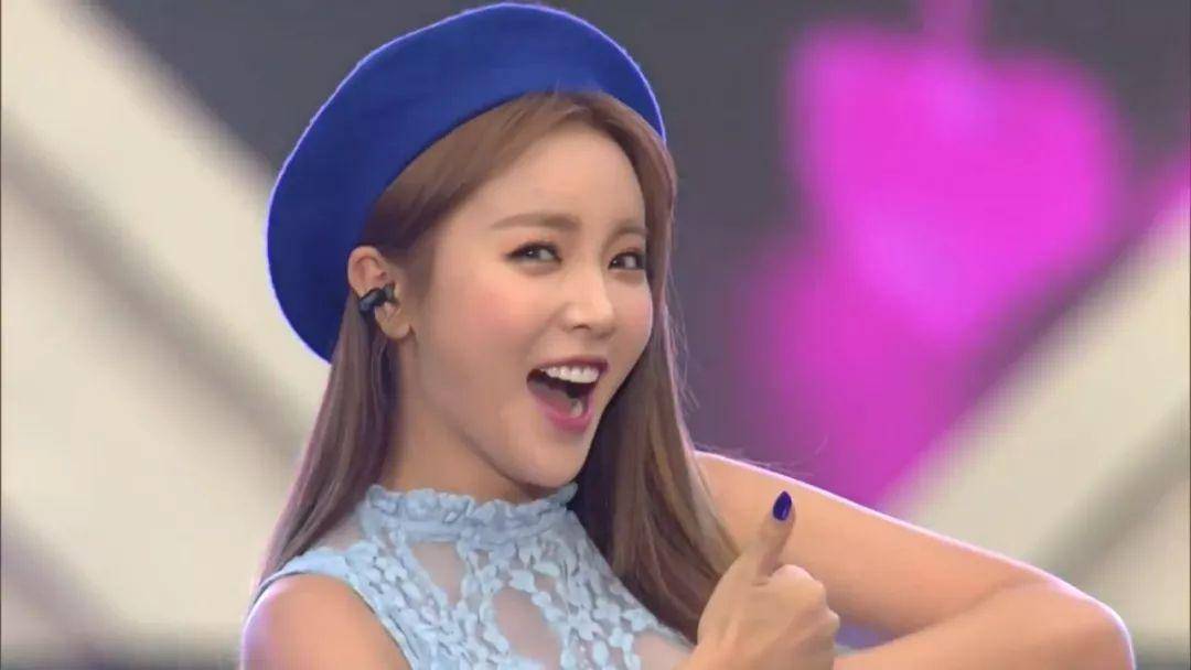 学术造假八卦后,洪真英首次公开亮相,亲自主持经纪人的婚礼_trot_事件