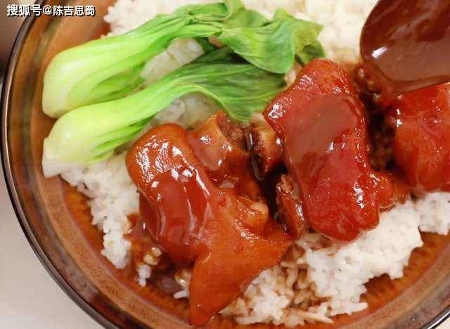 【椰风海韵】东巷巷猪脚牛腩饭:香辣牛腩,软糯猪脚,柔软不腻,非常好吃