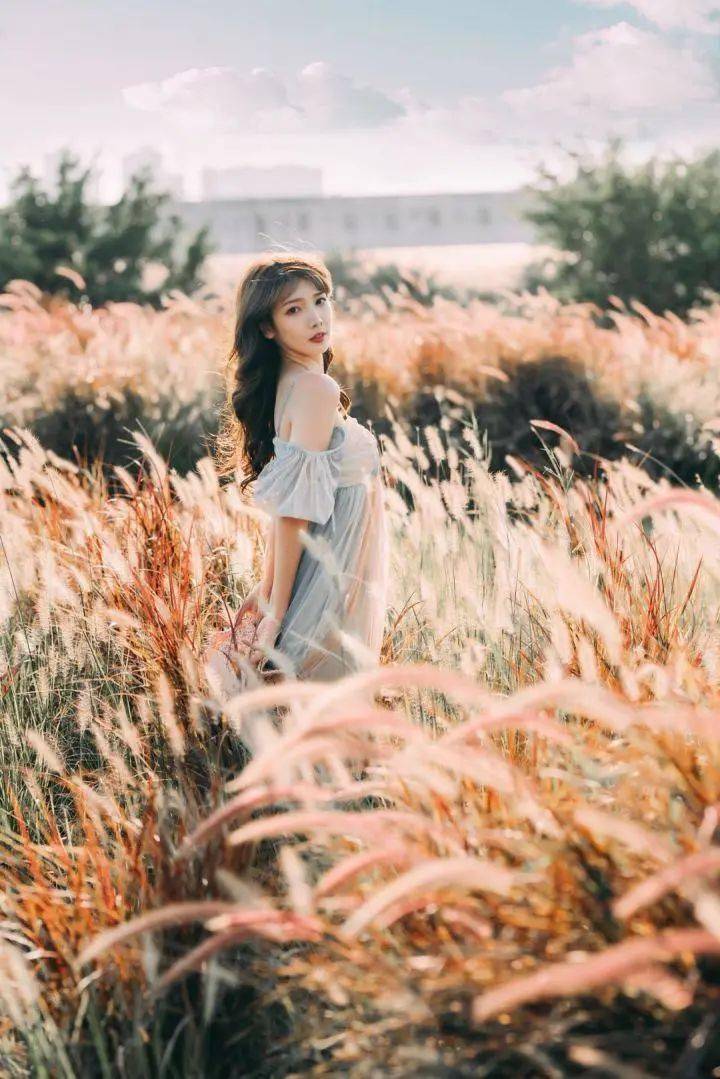 【摄影讲评】如何拍摄秋景人像 第2007讲?_对比_照片_画面